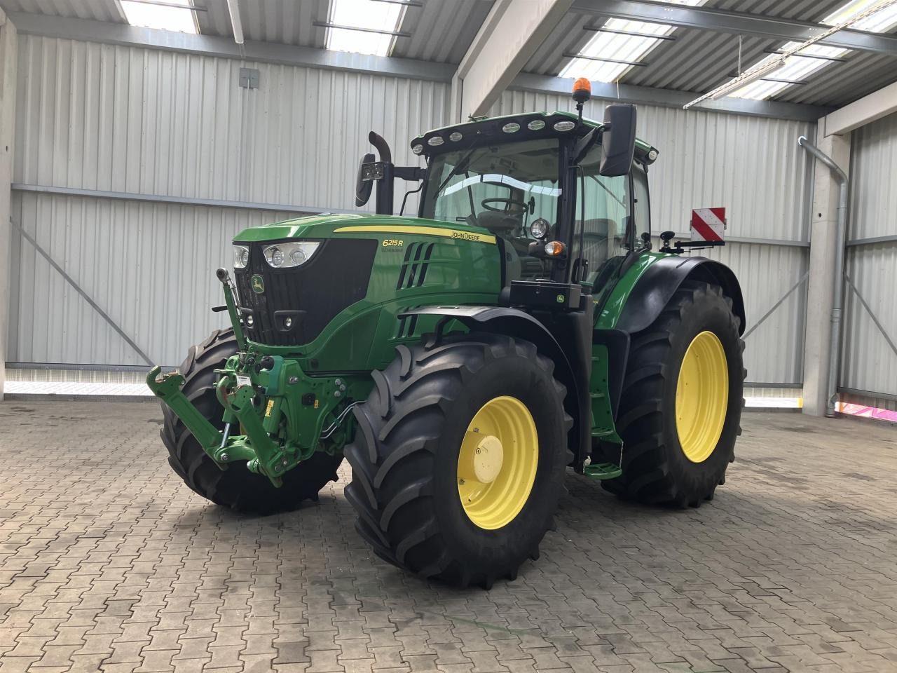 John Deere 6215R - جرار: صورة 1 John Deere 6215R - جرار: صورة 1