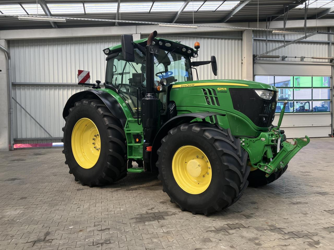 John Deere 6215R - جرار: صورة 2 John Deere 6215R - جرار: صورة 2