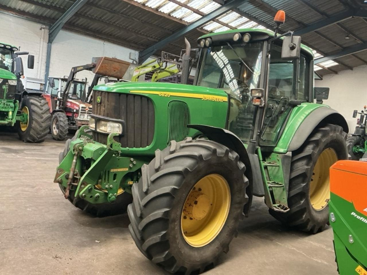 John Deere 6820 - جرار: صورة 2 John Deere 6820 - جرار: صورة 2