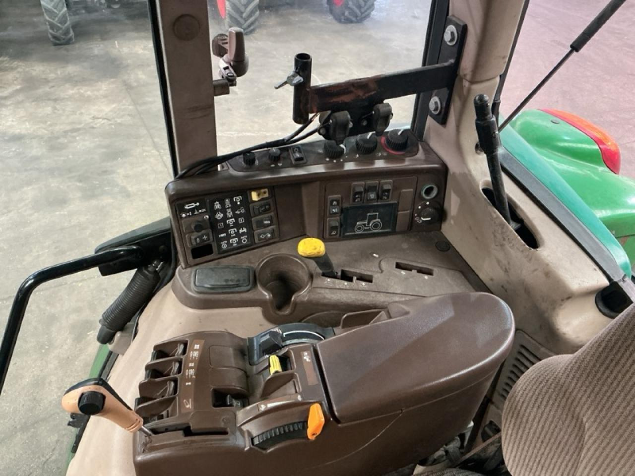 John Deere 6820 - جرار: صورة 5 John Deere 6820 - جرار: صورة 5
