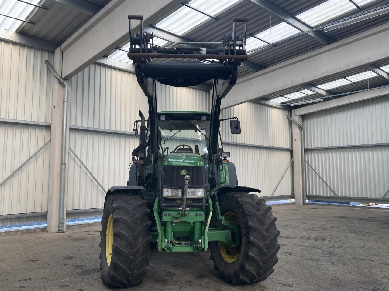 John Deere 6830 Plus - جرار: صورة 3 John Deere 6830 Plus - جرار: صورة 3