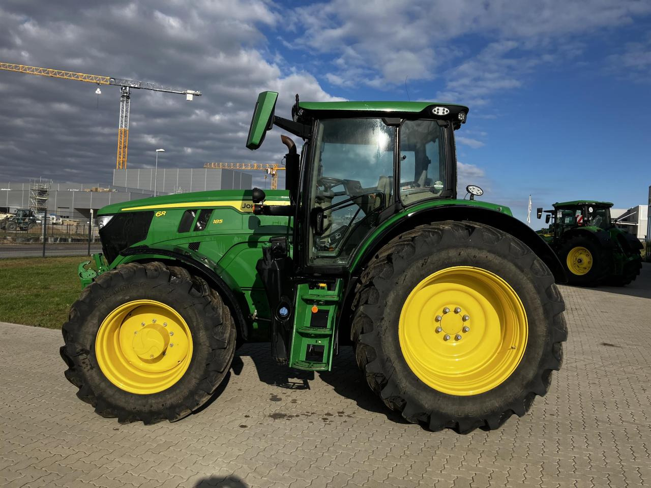 John Deere 6R 185 - جرار: صورة 1 John Deere 6R 185 - جرار: صورة 1