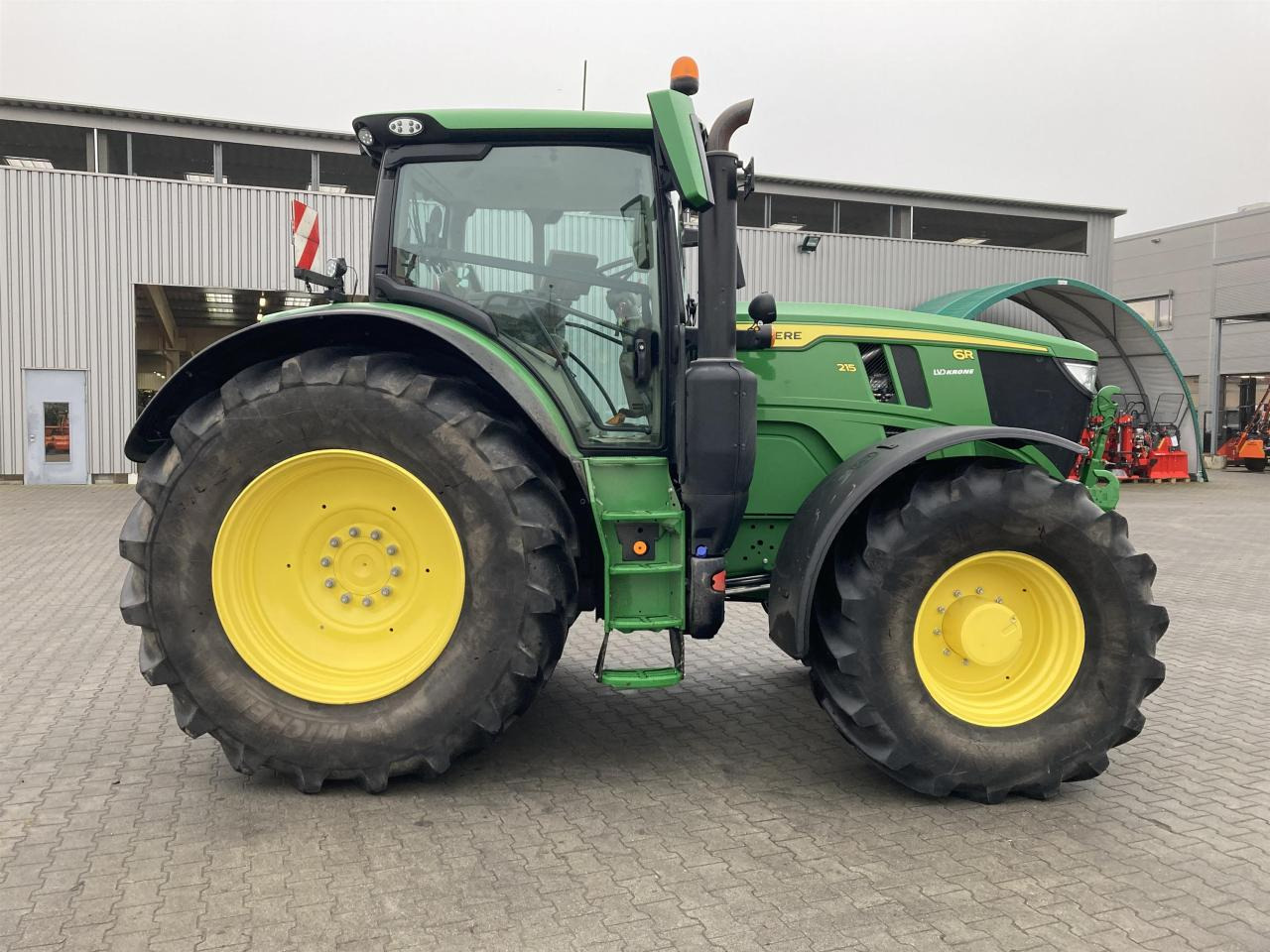 John Deere 6R 215 - جرار: صورة 4 John Deere 6R 215 - جرار: صورة 4