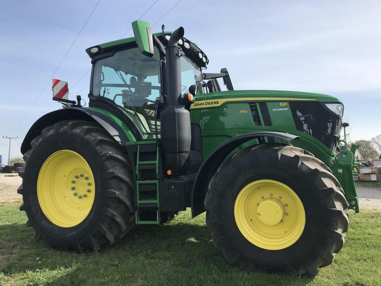 John Deere 6R 250 - جرار: صورة 2 John Deere 6R 250 - جرار: صورة 2