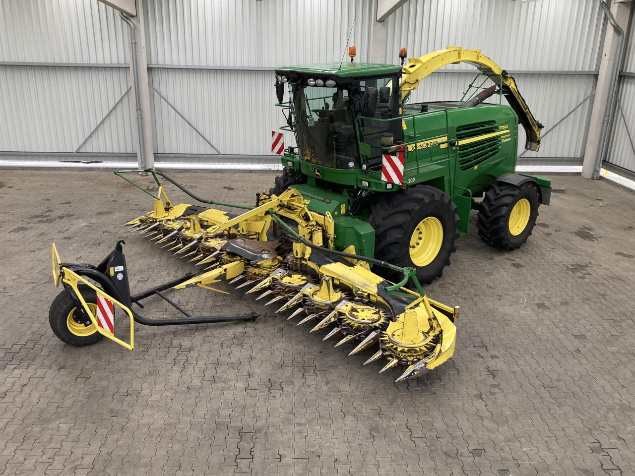 John Deere 7750i - حصادة الأعلاف: صورة 1 John Deere 7750i - حصادة الأعلاف: صورة 1