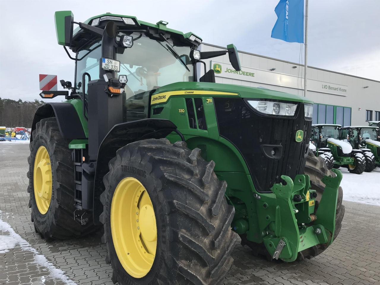 John Deere 7R 330 - جرار: صورة 2 John Deere 7R 330 - جرار: صورة 2