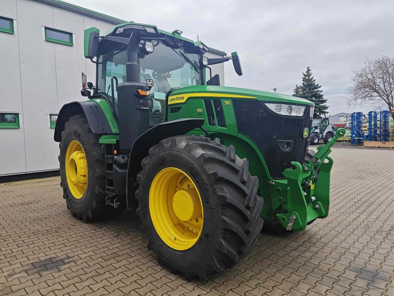 John Deere 7R 330 - جرار: صورة 1 John Deere 7R 330 - جرار: صورة 1