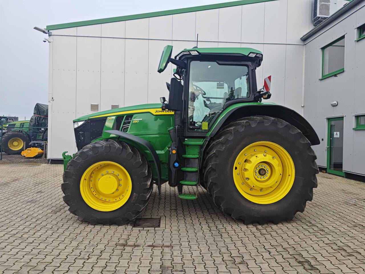جرار John Deere 7R 330: صورة 6
