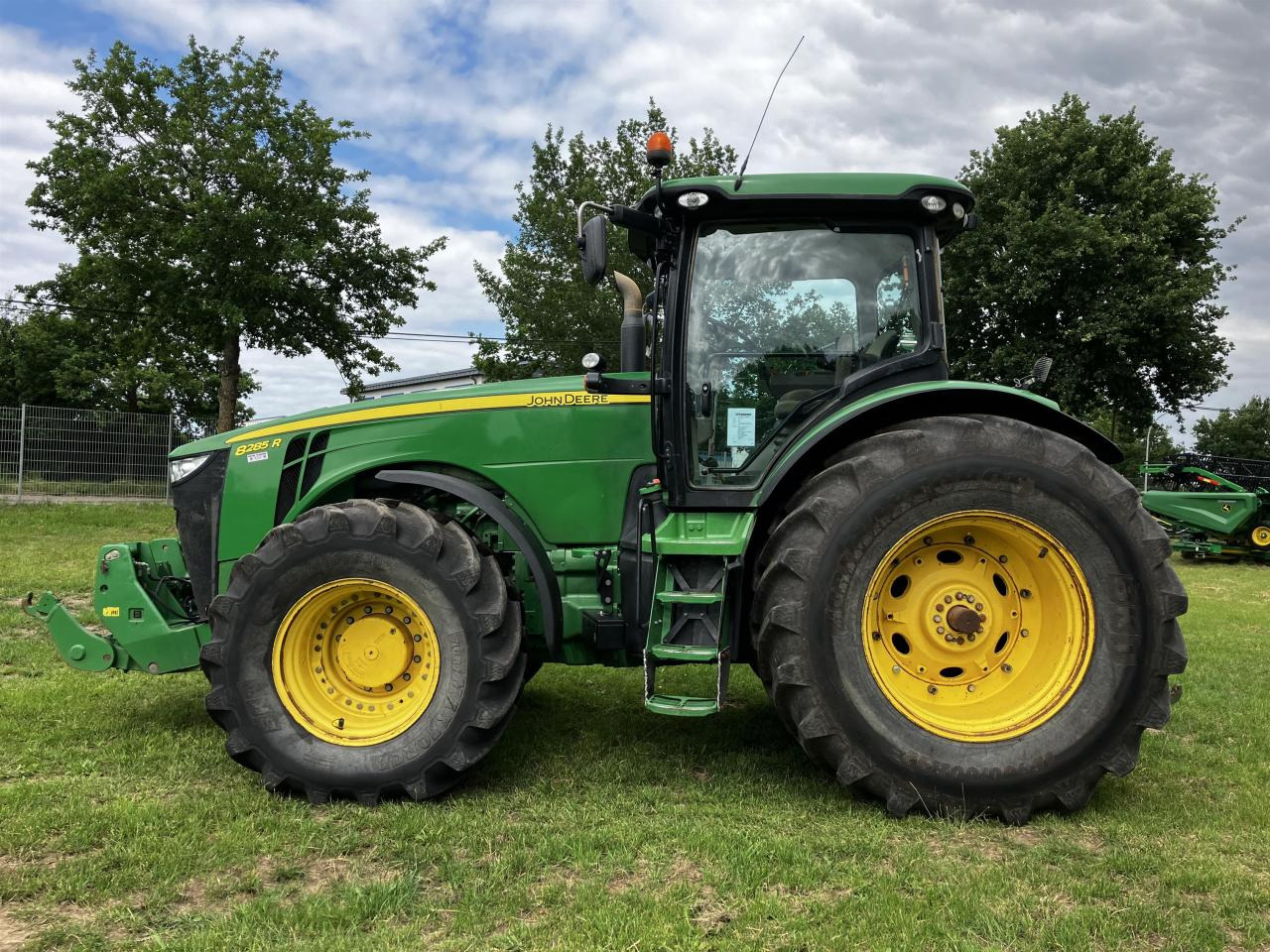 John Deere 8285R - جرار: صورة 1 John Deere 8285R - جرار: صورة 1