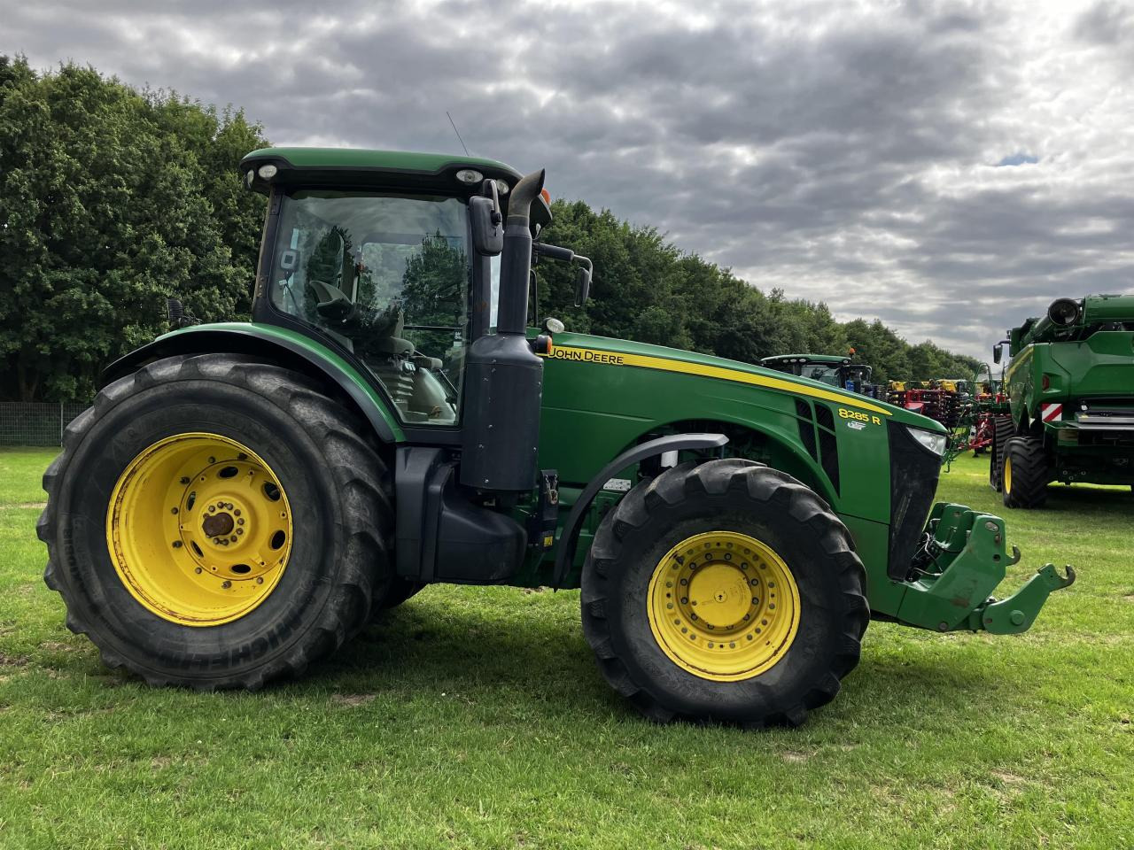 John Deere 8285R - جرار: صورة 2 John Deere 8285R - جرار: صورة 2