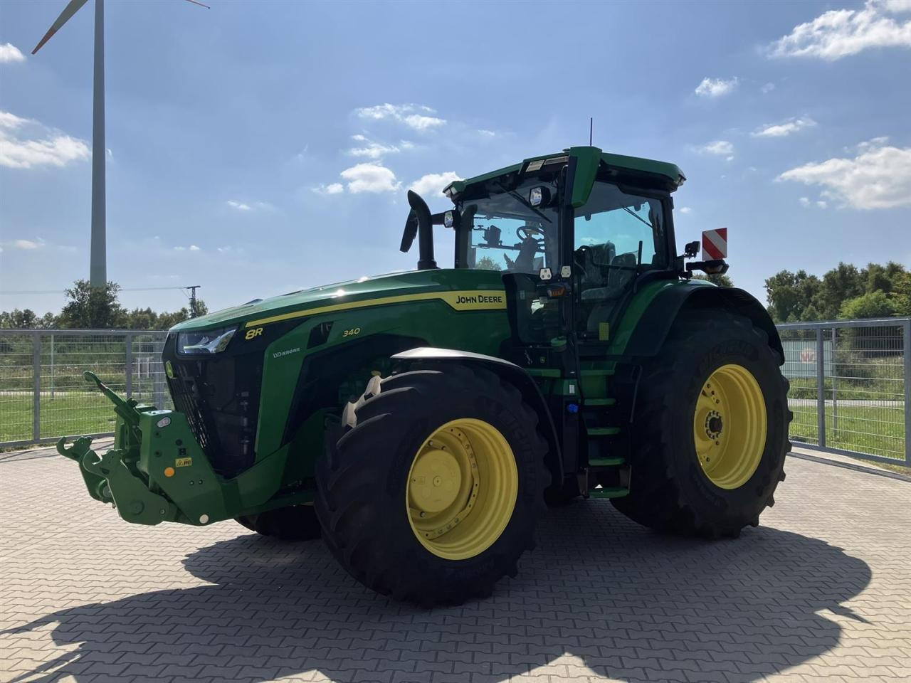John Deere 8R 340 - جرار: صورة 1 John Deere 8R 340 - جرار: صورة 1