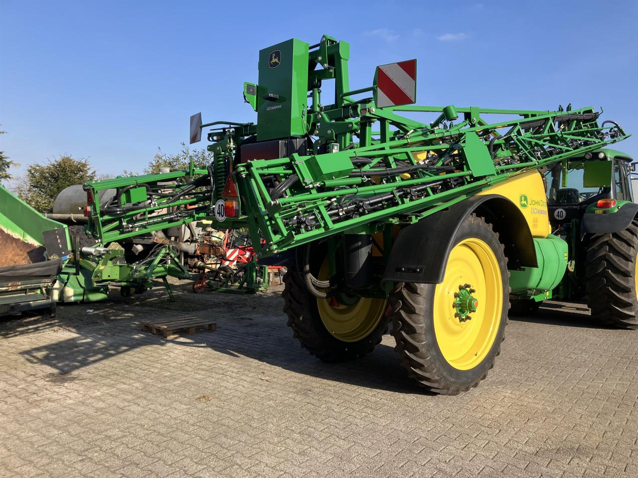 John Deere R740i - بخاخ مقطورة: صورة 3 John Deere R740i - بخاخ مقطورة: صورة 3