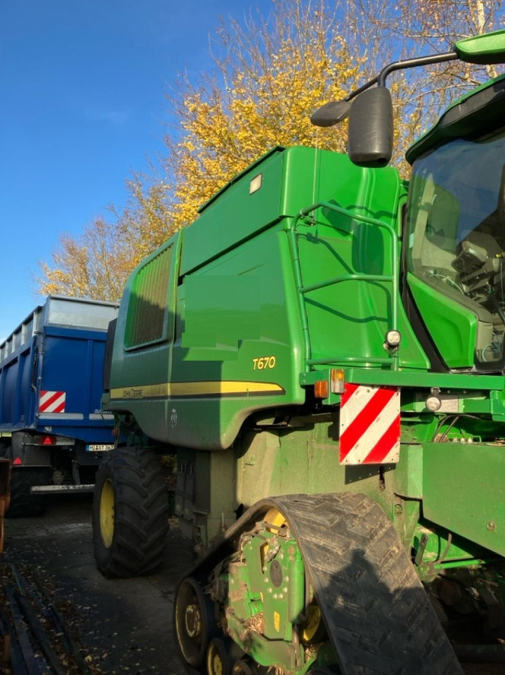 John Deere T 670 - حصادة موحَّدة: صورة 1 John Deere T 670 - حصادة موحَّدة: صورة 1