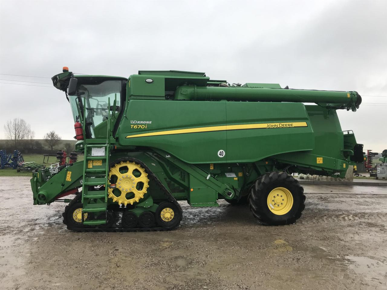 John Deere T670 - حصادة موحَّدة: صورة 1 John Deere T670 - حصادة موحَّدة: صورة 1