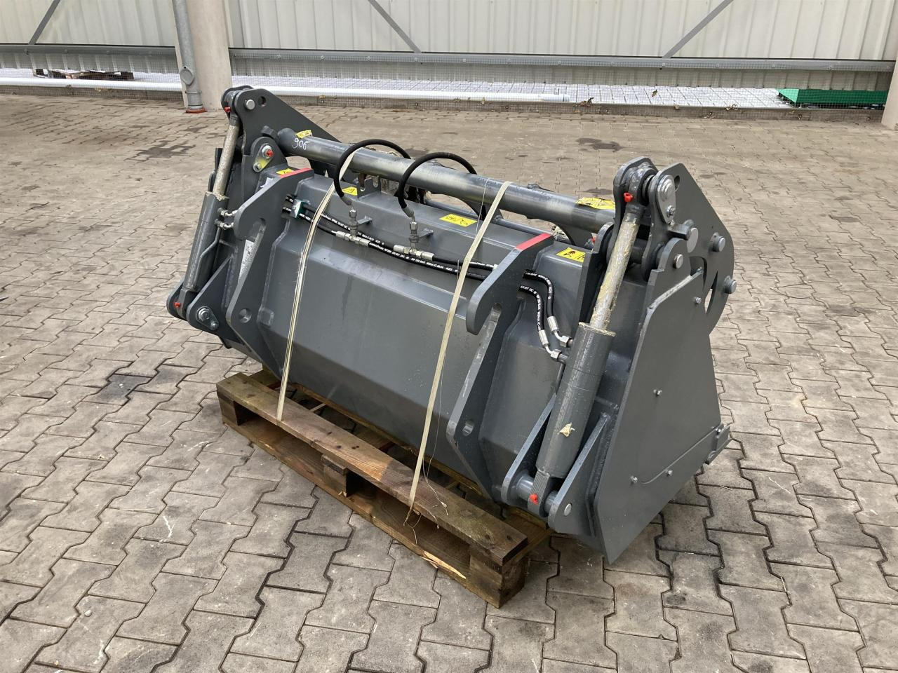 Kramer 1600 mm Silagebeißschaufel - رافعة أمامية للجرار: صورة 2 Kramer 1600 mm Silagebeißschaufel - رافعة أمامية للجرار: صورة 2