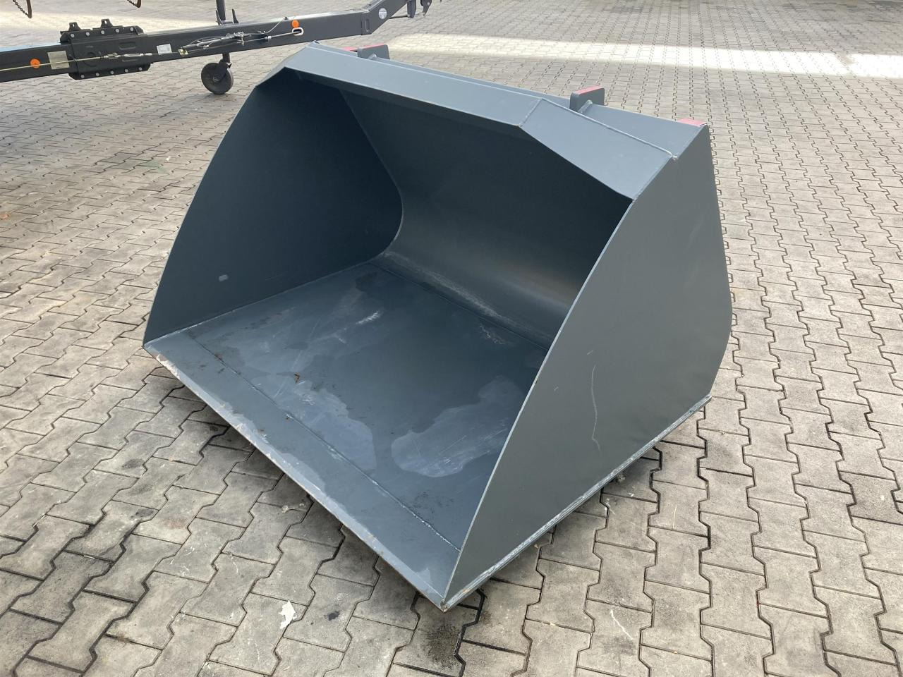 Kramer 1600 mm - بكت: صورة 1 Kramer 1600 mm - بكت: صورة 1