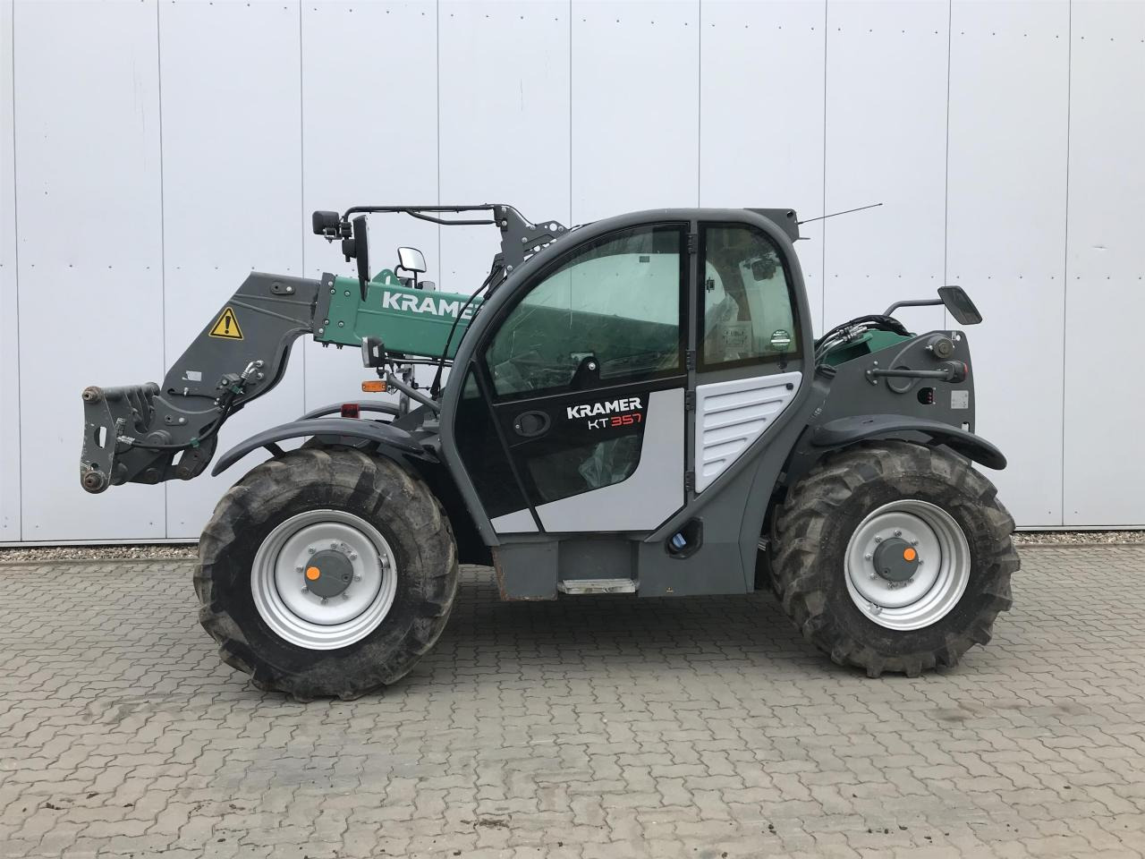 Kramer KT357 - رافعة تلسكوبية: صورة 1 Kramer KT357 - رافعة تلسكوبية: صورة 1