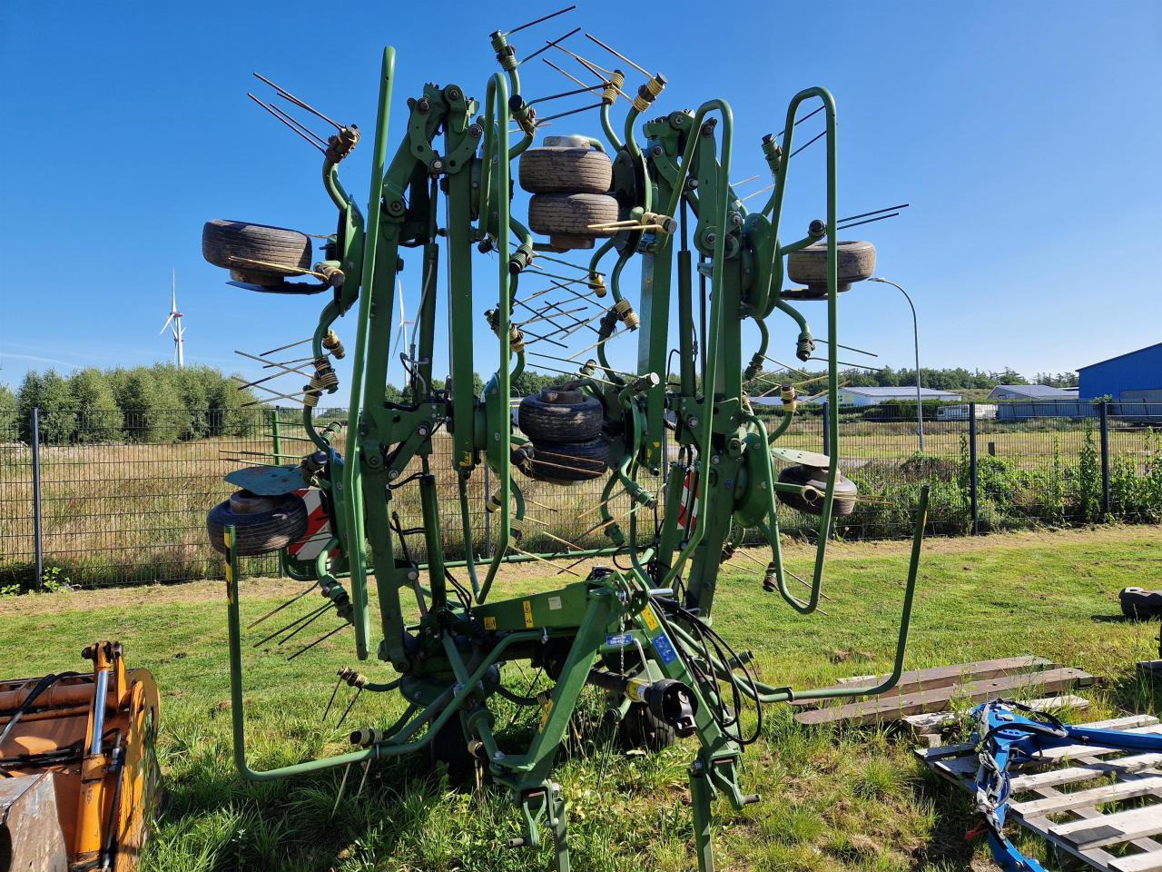 Krone KW 11.22 - آلة تيبيس العشب/ آلة جمع العشب: صورة 1 Krone KW 11.22 - آلة تيبيس العشب/ آلة جمع العشب: صورة 1