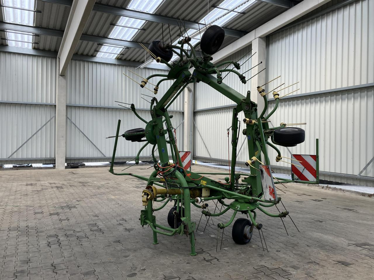 Krone KW 7.70/6x7 - آلة تيبيس العشب/ آلة جمع العشب: صورة 1 Krone KW 7.70/6x7 - آلة تيبيس العشب/ آلة جمع العشب: صورة 1
