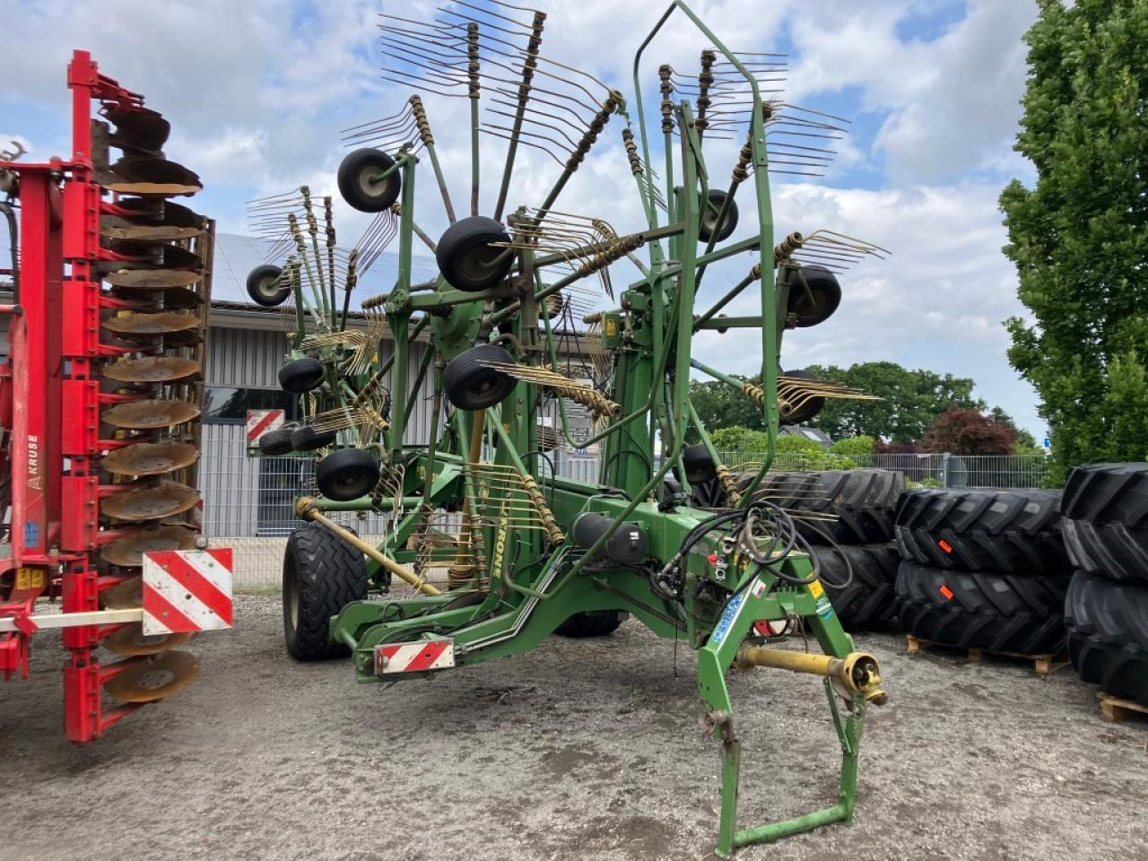 Krone SWADRO 1400 - آلة تيبيس العشب/ آلة جمع العشب: صورة 1 Krone SWADRO 1400 - آلة تيبيس العشب/ آلة جمع العشب: صورة 1