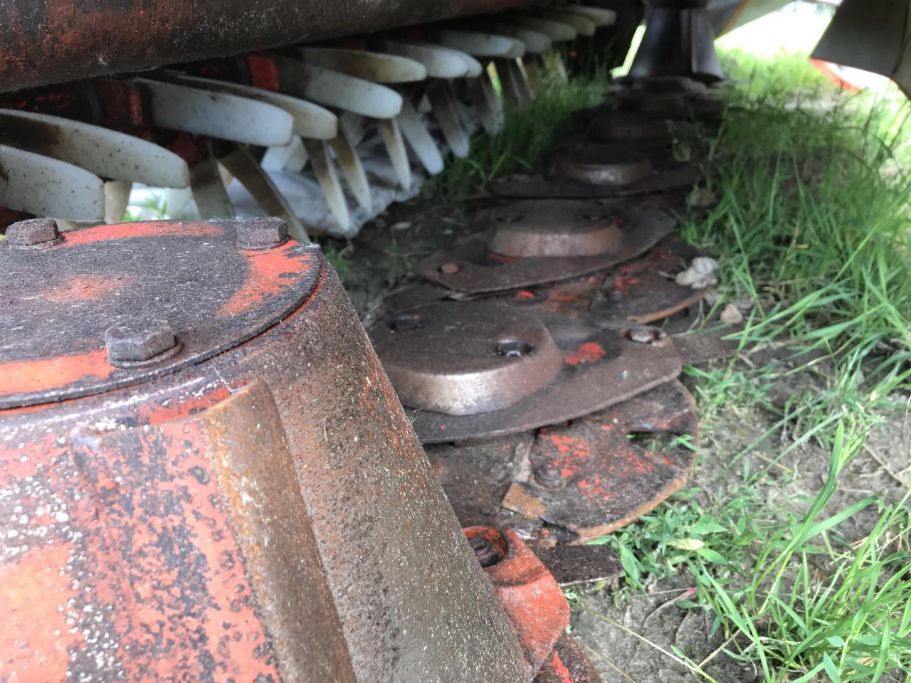 Kuhn FC883 & FC 313F-FF - جزازة العشب: صورة 4 Kuhn FC883 & FC 313F-FF - جزازة العشب: صورة 4