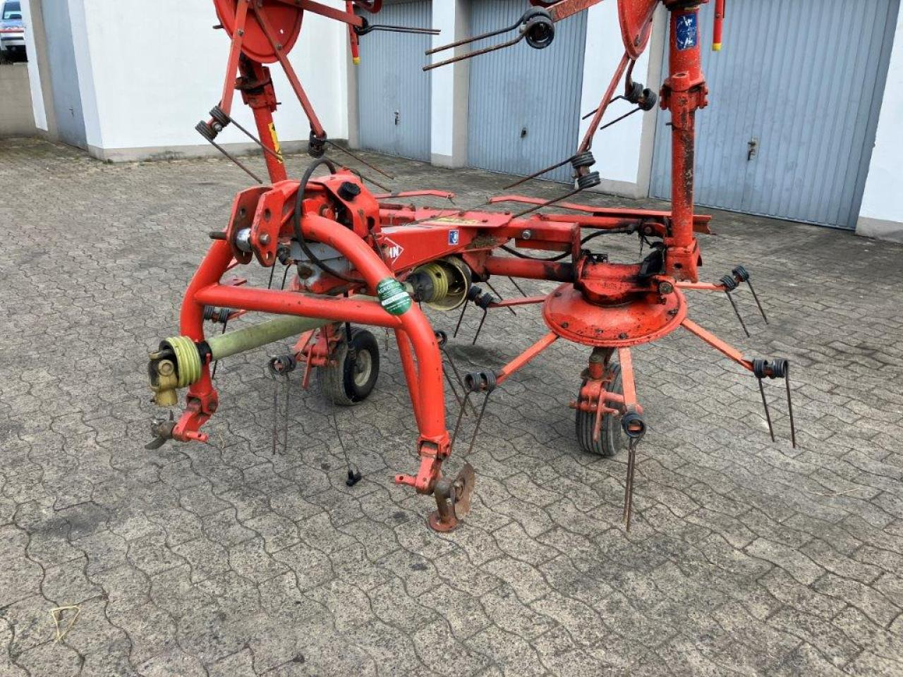 Kuhn GF 5001 MH - آلة تيبيس العشب/ آلة جمع العشب: صورة 2 Kuhn GF 5001 MH - آلة تيبيس العشب/ آلة جمع العشب: صورة 2