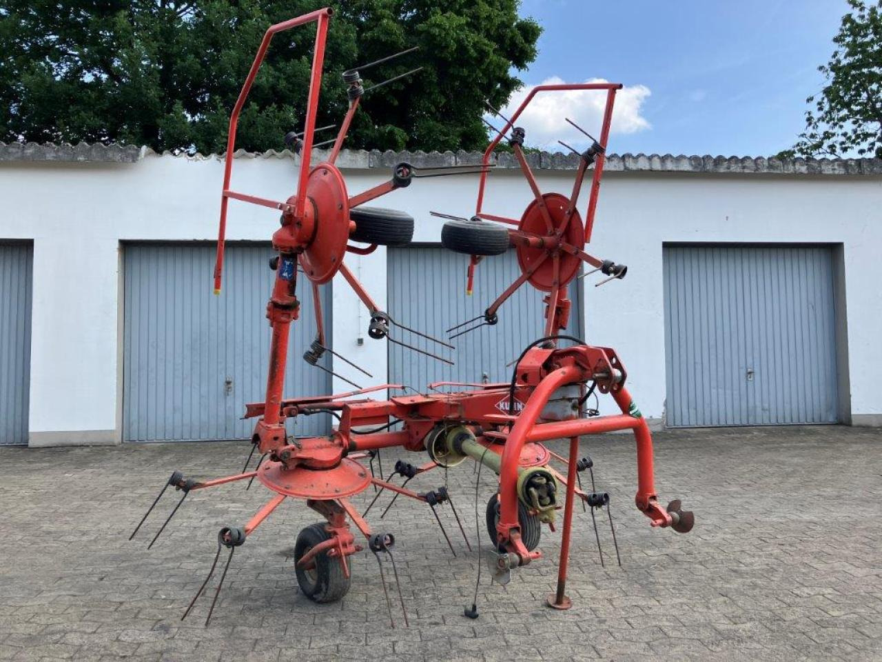 Kuhn GF 5001 MH - آلة تيبيس العشب/ آلة جمع العشب: صورة 3 Kuhn GF 5001 MH - آلة تيبيس العشب/ آلة جمع العشب: صورة 3