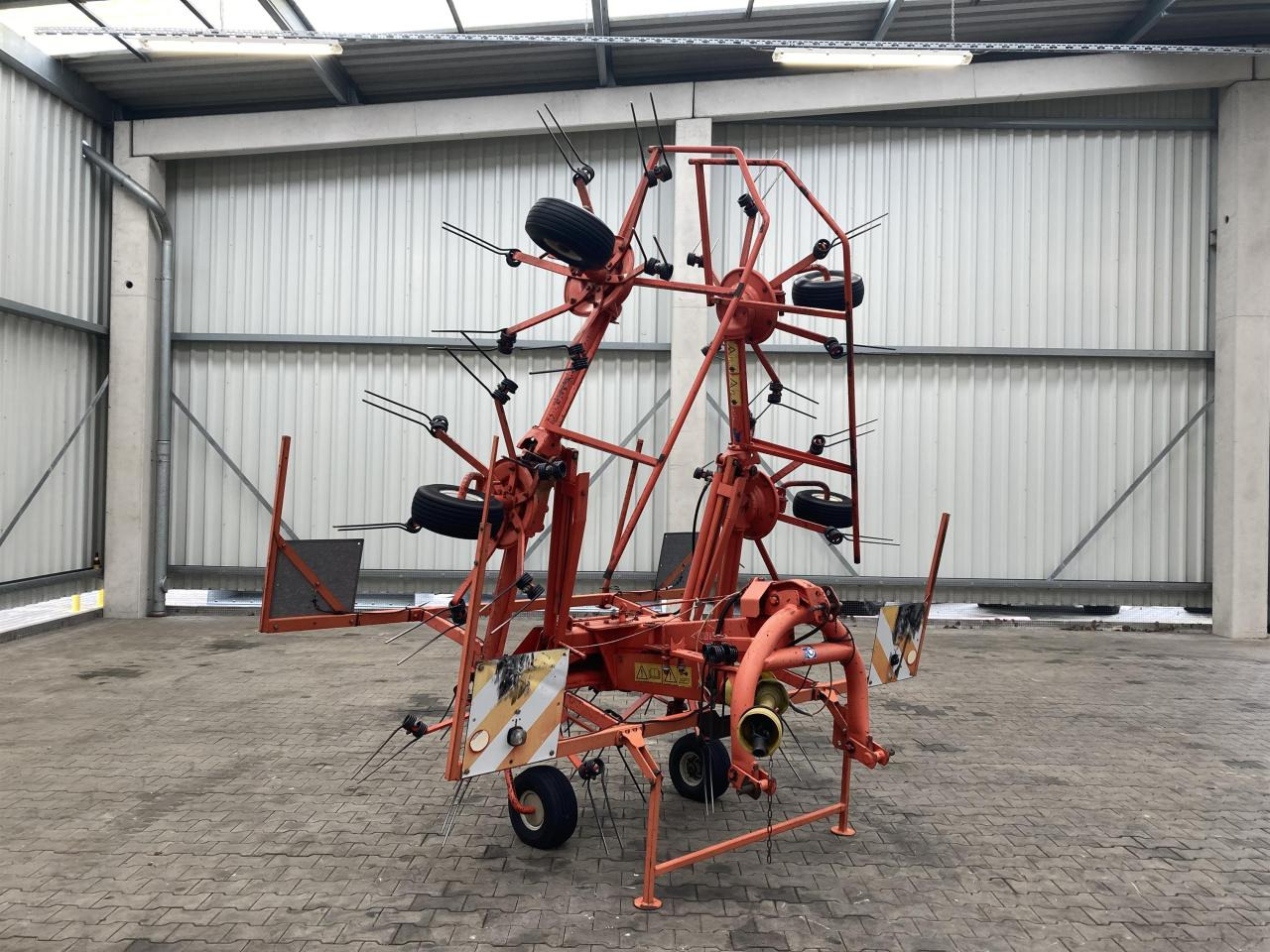 Kuhn GF 6301 MH - آلة تيبيس العشب/ آلة جمع العشب: صورة 2 Kuhn GF 6301 MH - آلة تيبيس العشب/ آلة جمع العشب: صورة 2