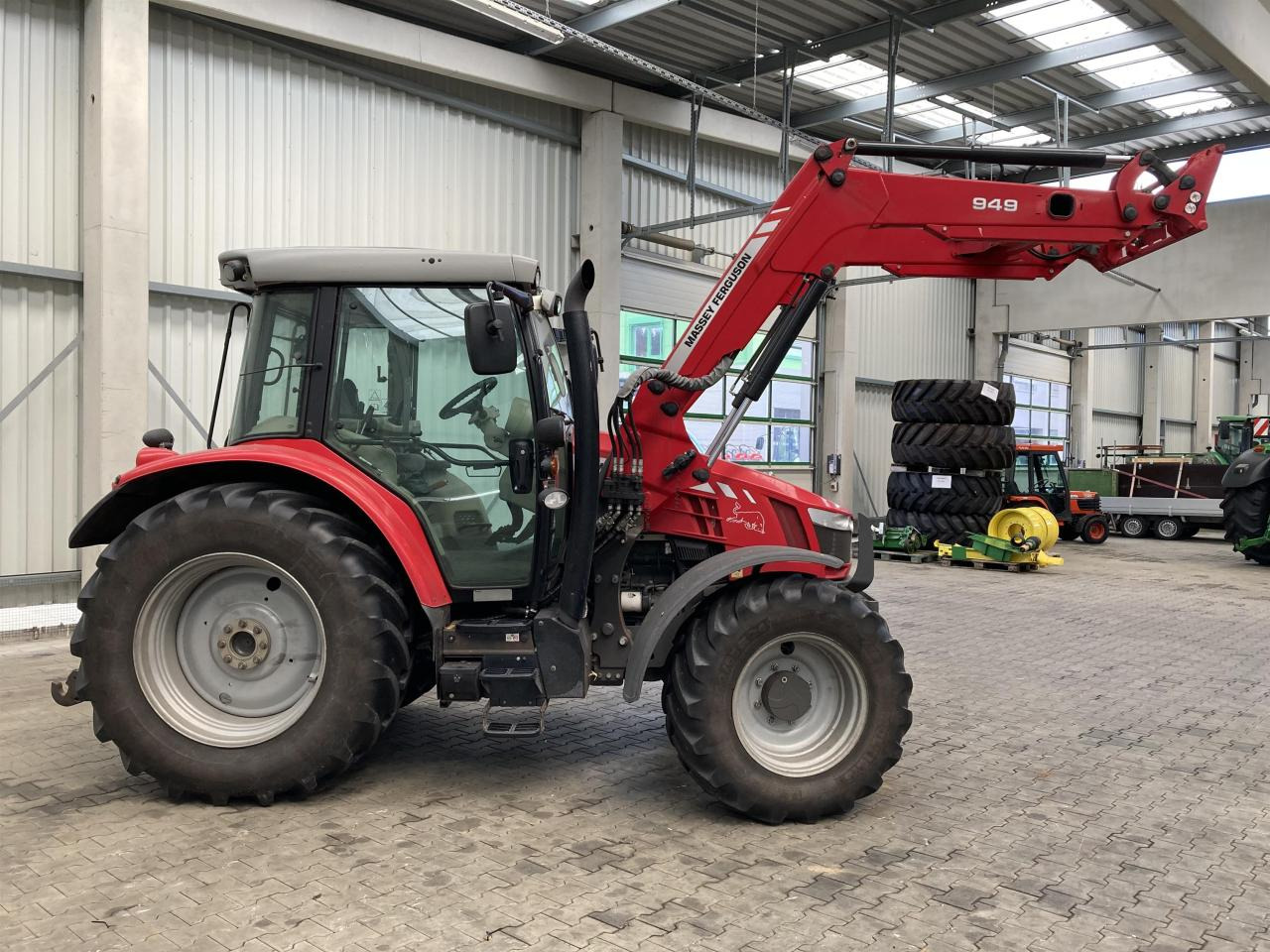 Massey Ferguson 5611 Dyna 4 - جرار: صورة 3 Massey Ferguson 5611 Dyna 4 - جرار: صورة 3