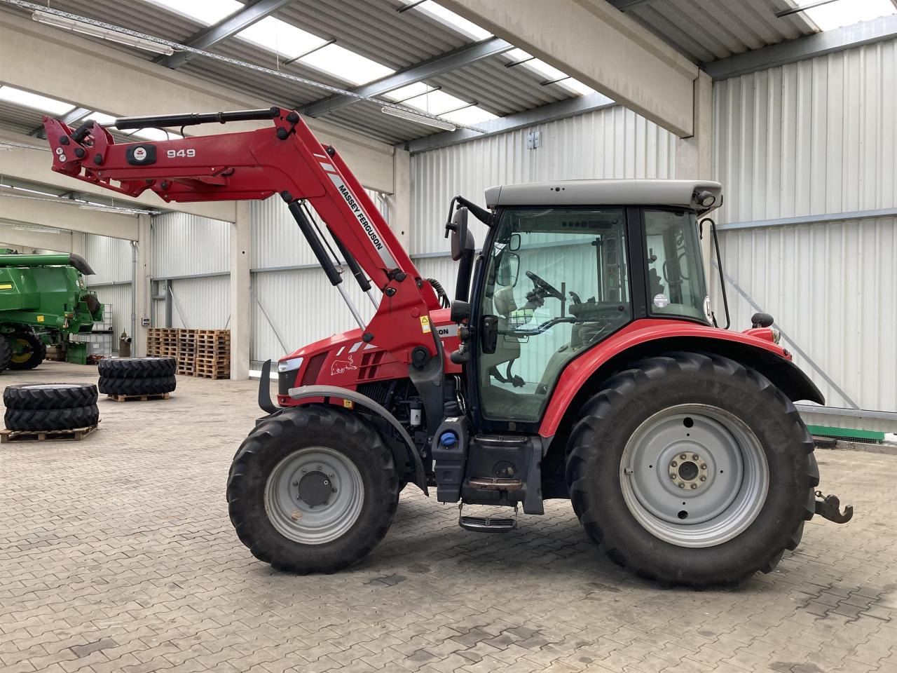 Massey Ferguson 5611 Dyna 4 - جرار: صورة 2 Massey Ferguson 5611 Dyna 4 - جرار: صورة 2