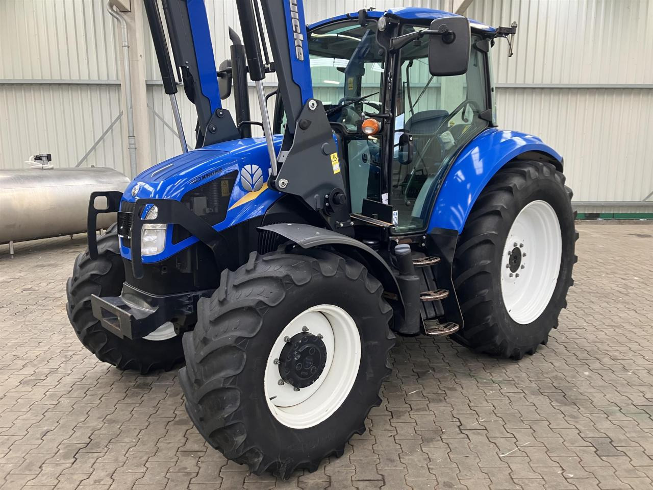 New Holland T 5.105 - جرار: صورة 2 New Holland T 5.105 - جرار: صورة 2