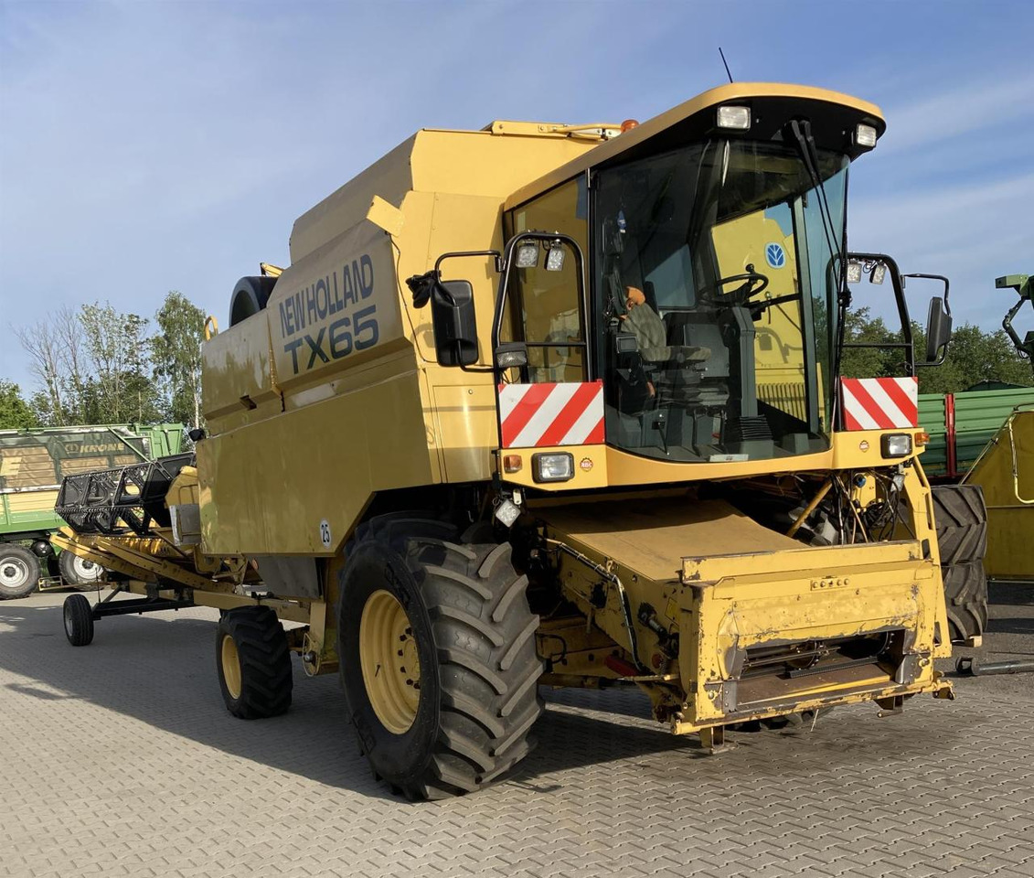 New Holland TX 65 Plus - حصادة موحَّدة: صورة 1 New Holland TX 65 Plus - حصادة موحَّدة: صورة 1