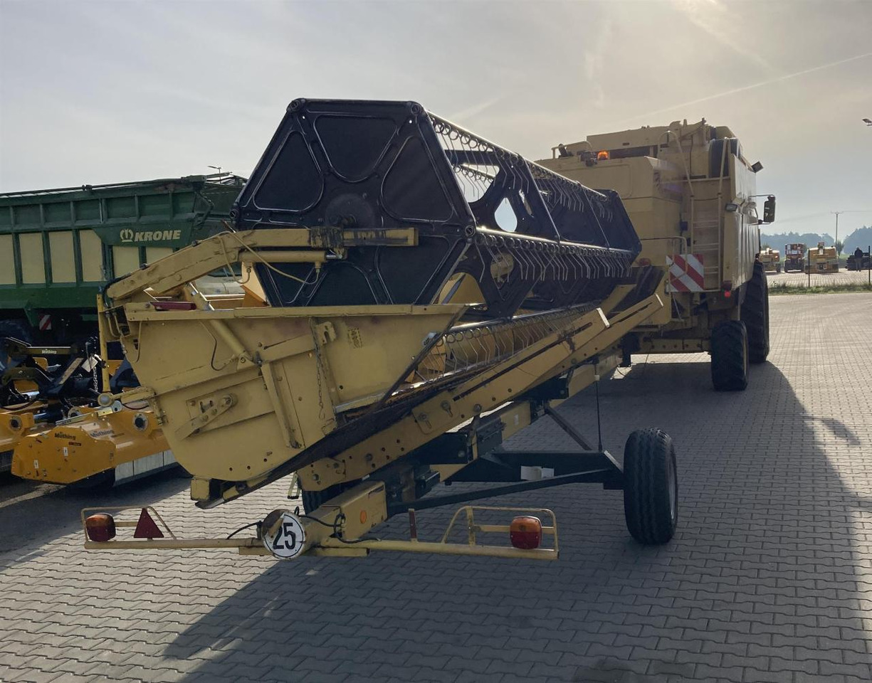 New Holland TX 65 Plus - حصادة موحَّدة: صورة 3 New Holland TX 65 Plus - حصادة موحَّدة: صورة 3