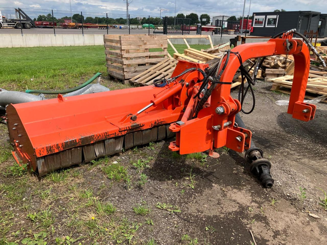 Tierre TCL 200 - التقطيع جزازة: صورة 1 Tierre TCL 200 - التقطيع جزازة: صورة 1