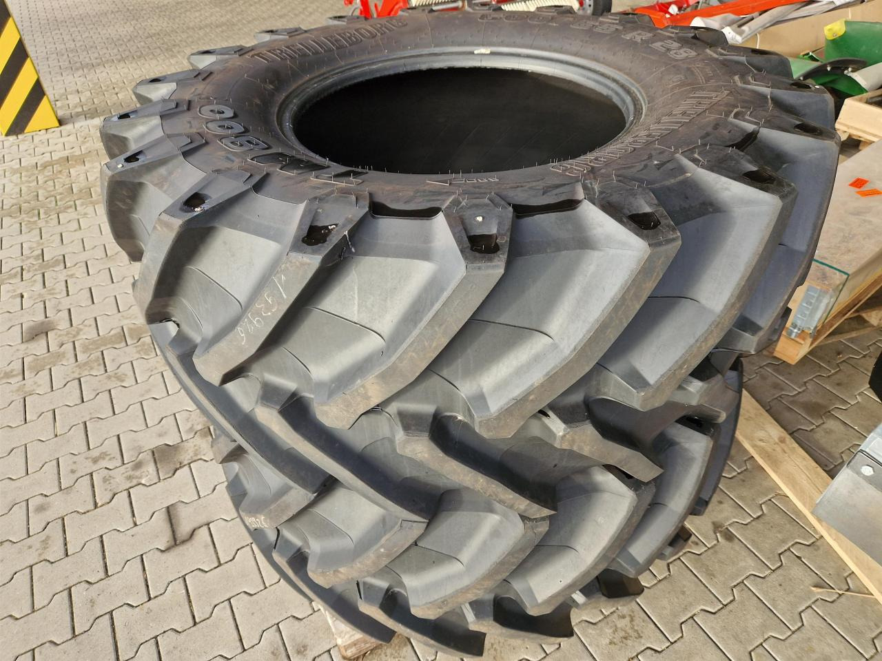 Trelleborg 600/65R28 - إطارات - الآلات الزراعية: صورة 1 Trelleborg 600/65R28 - إطارات - الآلات الزراعية: صورة 1