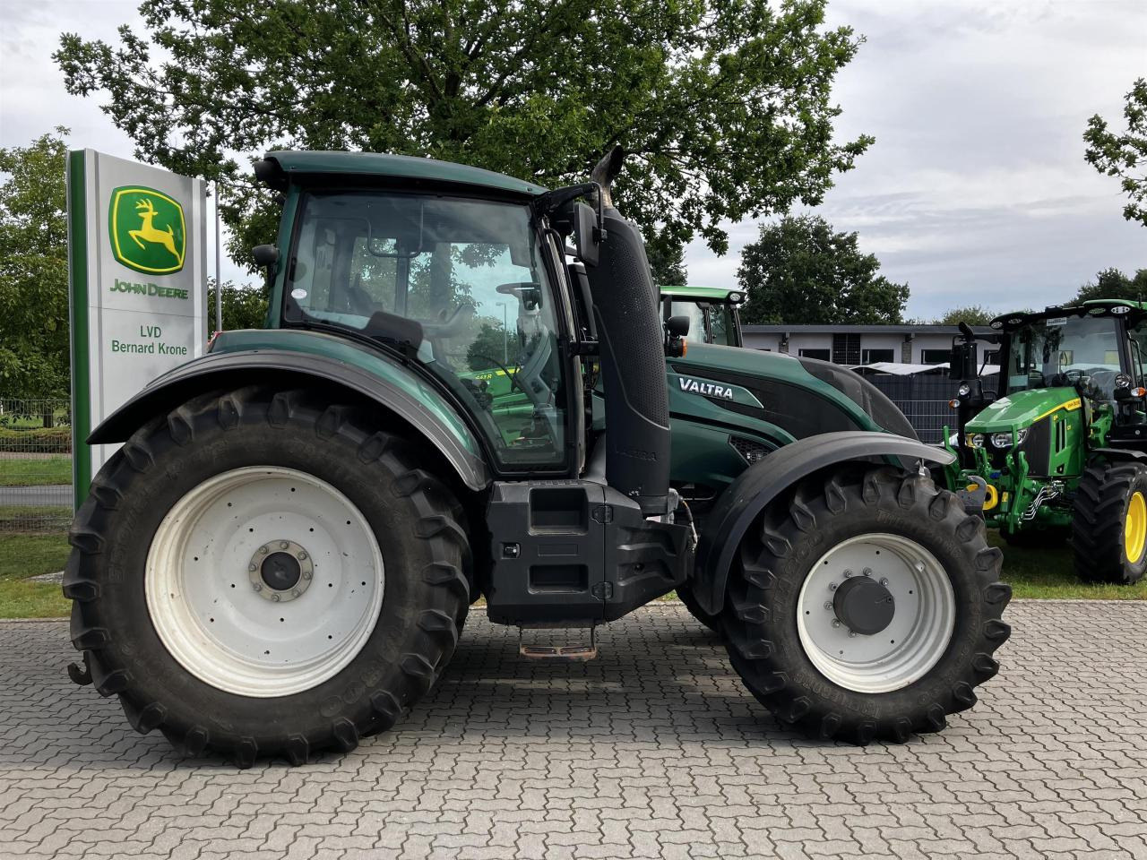 Valtra T174 Versu - جرار: صورة 2 Valtra T174 Versu - جرار: صورة 2