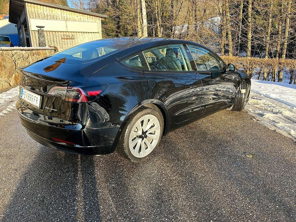 Tesla Model 3 Long Range - سيارة: صورة 3 Tesla Model 3 Long Range - سيارة: صورة 3