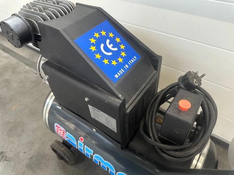 Airmec C25 Oliegesmeerde Zuigercompressor 1.65 PK 190 L / min 8 Bar Overstock - الضاغط: صورة 5 Airmec C25 Oliegesmeerde Zuigercompressor 1.65 PK 190 L / min 8 Bar Overstock - الضاغط: صورة 5