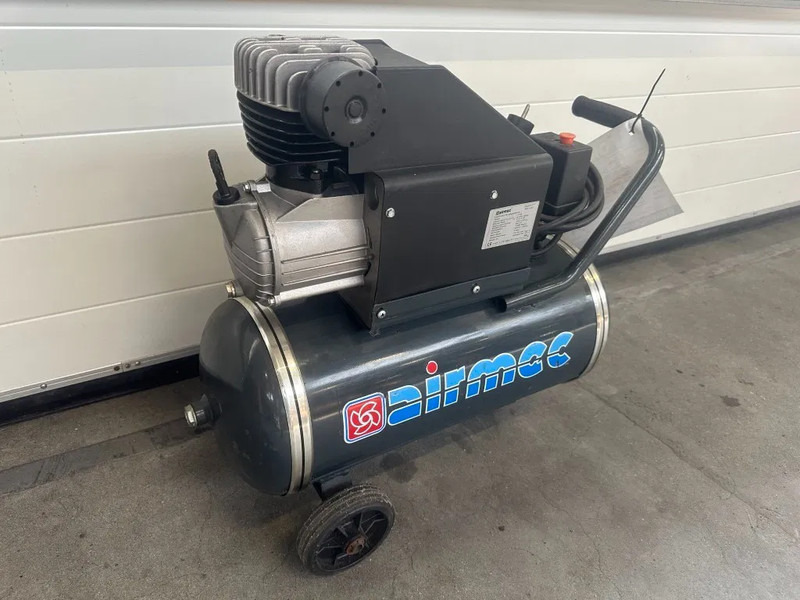 Airmec C25 Oliegesmeerde Zuigercompressor 1.65 PK 190 L / min 8 Bar Overstock - الضاغط: صورة 2 Airmec C25 Oliegesmeerde Zuigercompressor 1.65 PK 190 L / min 8 Bar Overstock - الضاغط: صورة 2