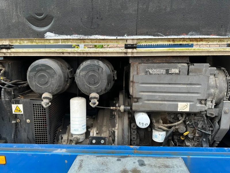 Compair H2180 Deutz 2.1 m3 / min 28 kW 7 Bar Mobiele Diesel Compressor met kenteken - الضاغط: صورة 4 Compair H2180 Deutz 2.1 m3 / min 28 kW 7 Bar Mobiele Diesel Compressor met kenteken - الضاغط: صورة 4