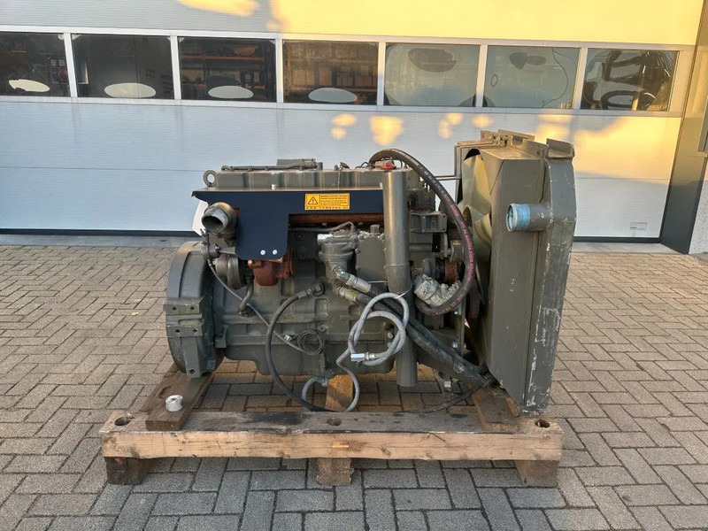Cummins C300-20 Diesel Engine 300 PK / HP 6 cylinder Diesel motor - محرك - معدات المناولة: صورة 1 Cummins C300-20 Diesel Engine 300 PK / HP 6 cylinder Diesel motor - محرك - معدات المناولة: صورة 1