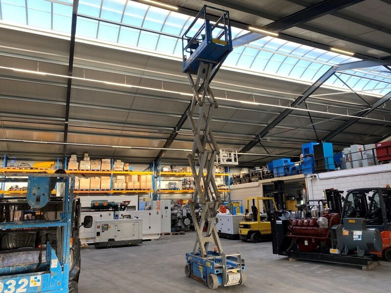 رافعة هيدروليكية مقصية Genie GS 1932 Elektrische Schaarhoogwerker 7.8 meter werkhoogte 304 uur !: صورة 10