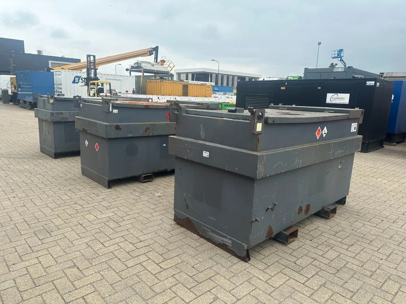 IBC Steenbergen Kiwa IBC 2000 liter dieseltank met handpomp Milieutank - خزان تخزين: صورة 1 IBC Steenbergen Kiwa IBC 2000 liter dieseltank met handpomp Milieutank - خزان تخزين: صورة 1