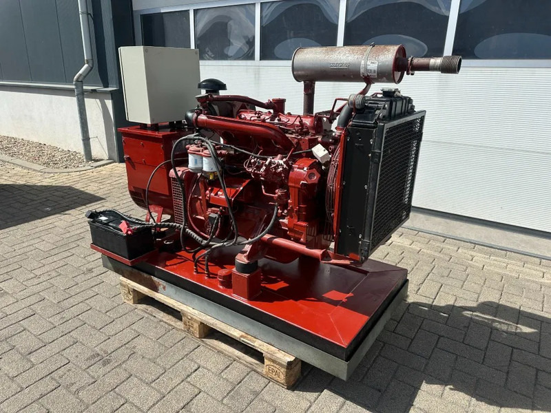 Iveco 8041 I 06.55 Leroy Somer 45 KVA noodstroom generatorset as New ! 104 hours - مجموعة المولدات: صورة 1 Iveco 8041 I 06.55 Leroy Somer 45 KVA noodstroom generatorset as New ! 104 hours - مجموعة المولدات: صورة 1
