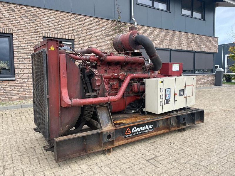Iveco 8210 DRI 26 Marelli 300 kVA generatorset - مجموعة المولدات: صورة 2 Iveco 8210 DRI 26 Marelli 300 kVA generatorset - مجموعة المولدات: صورة 2