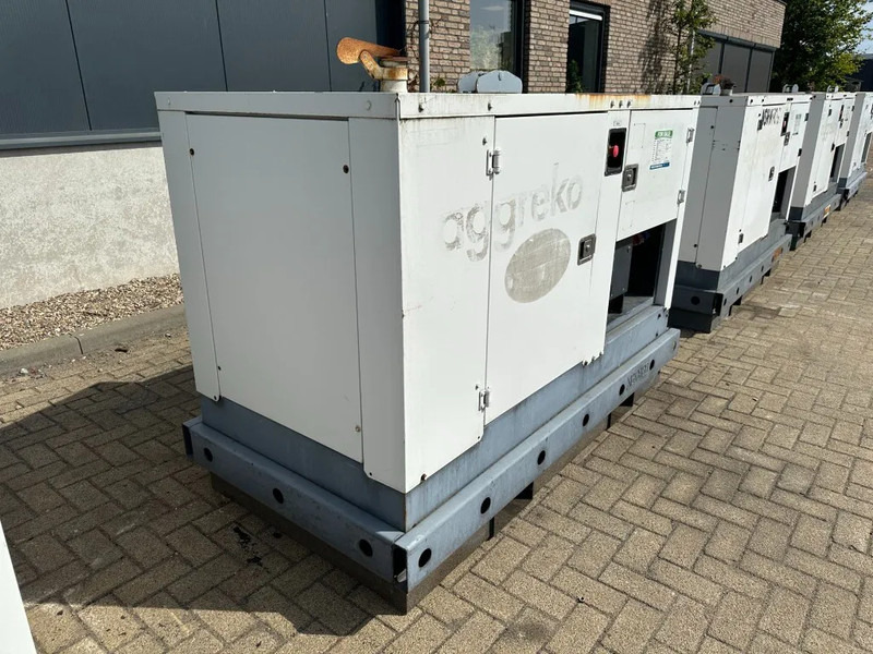 Iveco FPT F32 AM1A Leroy Somer 32 kVA Silent generatorset 216 hours ! - مجموعة المولدات: صورة 4 Iveco FPT F32 AM1A Leroy Somer 32 kVA Silent generatorset 216 hours ! - مجموعة المولدات: صورة 4