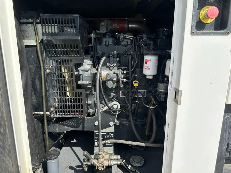 Iveco FPT F32 AM1A Leroy Somer 32 kVA Silent generatorset 39 hours ! - مجموعة المولدات: صورة 4 Iveco FPT F32 AM1A Leroy Somer 32 kVA Silent generatorset 39 hours ! - مجموعة المولدات: صورة 4