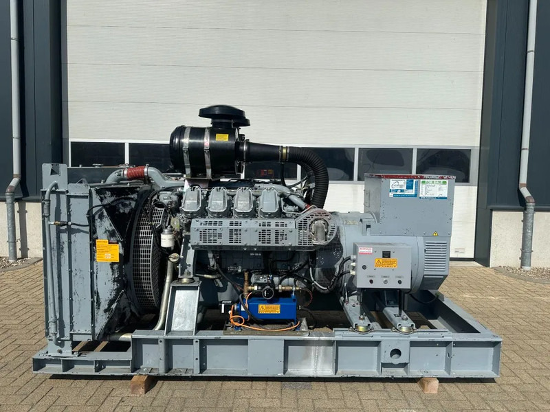 Iveco GE 8281 SRI27 00A71 Mecc Alte Spa 450 kVA generatorset ex Emergency 160 hours - مجموعة المولدات: صورة 1 Iveco GE 8281 SRI27 00A71 Mecc Alte Spa 450 kVA generatorset ex Emergency 160 hours - مجموعة المولدات: صورة 1