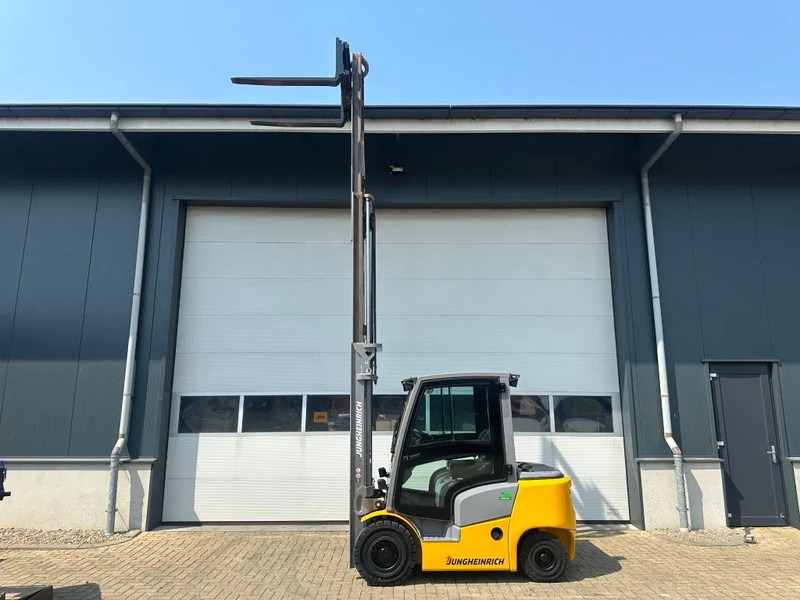 Jungheinrich DFG 425 Triplex Freelift Sideshift 2.5 ton Diesel Heftruck as New ! 675 hours ! - رافعة شوكية ديزل: صورة 2 Jungheinrich DFG 425 Triplex Freelift Sideshift 2.5 ton Diesel Heftruck as New ! 675 hours ! - رافعة شوكية ديزل: صورة 2