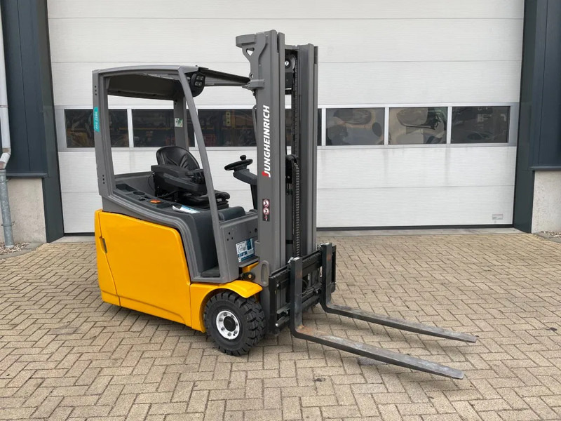 Jungheinrich EFG 216K 1.6 ton Triplex Freelift Sideshift Elektra Heftruck Accu 2020 - رافعة شوكية: صورة 2 Jungheinrich EFG 216K 1.6 ton Triplex Freelift Sideshift Elektra Heftruck Accu 2020 - رافعة شوكية: صورة 2